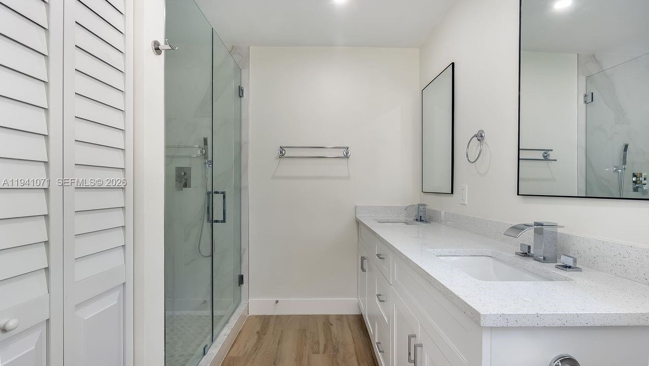 En Venta: $739,000 (3 camas, 2 baños, 1938 Pies cuadrados)