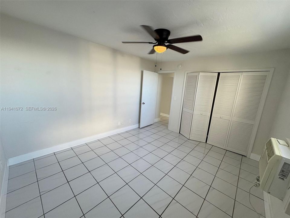For Rent: $2,450 (2 beds, 1 baths, 760 Square Feet)