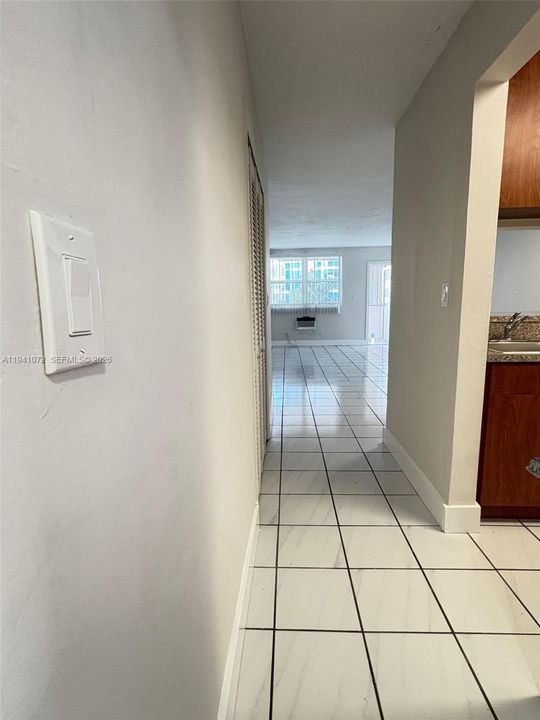 For Rent: $2,450 (2 beds, 1 baths, 760 Square Feet)