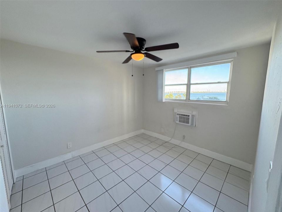 For Rent: $2,450 (2 beds, 1 baths, 760 Square Feet)