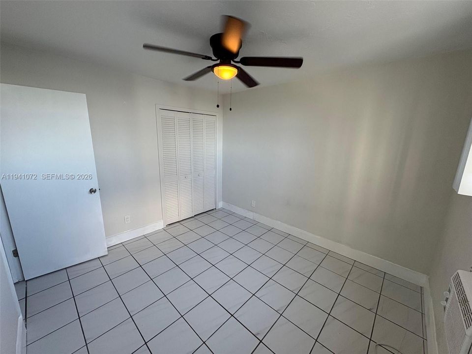 For Rent: $2,450 (2 beds, 1 baths, 760 Square Feet)