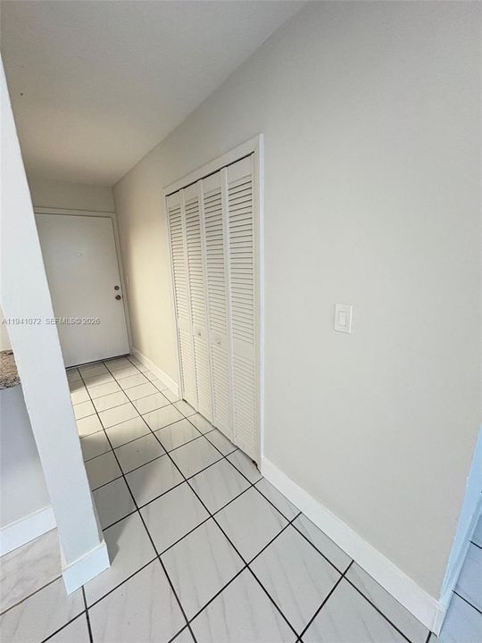 For Rent: $2,450 (2 beds, 1 baths, 760 Square Feet)