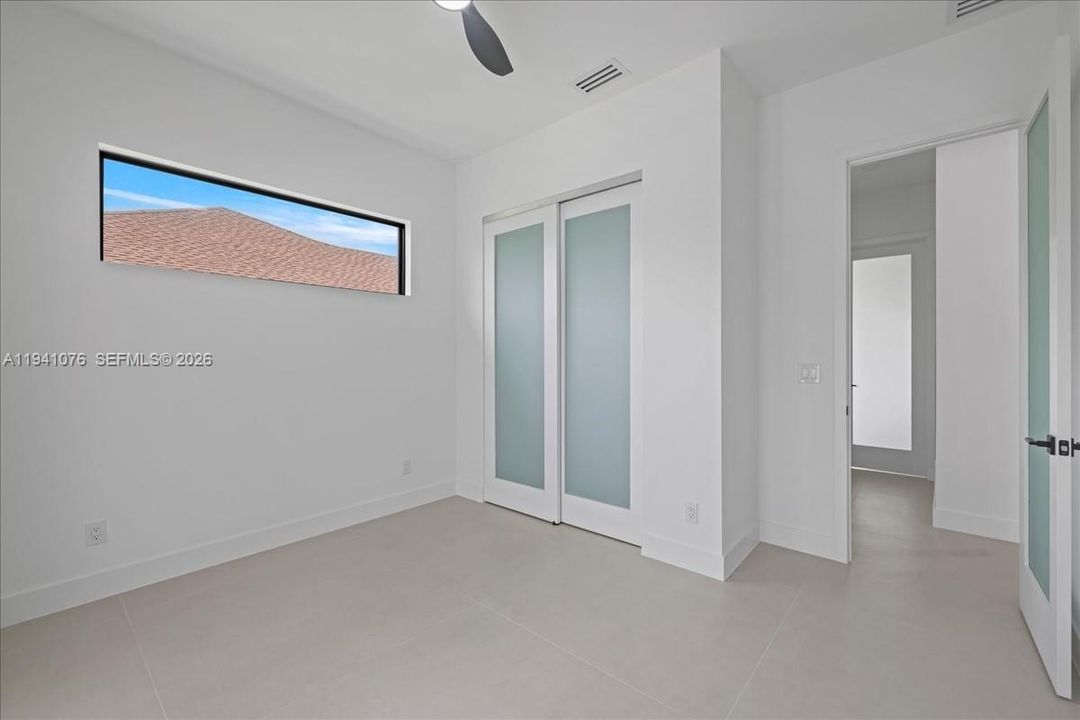 En Venta: $724,900 (3 camas, 3 baños, 2049 Pies cuadrados)