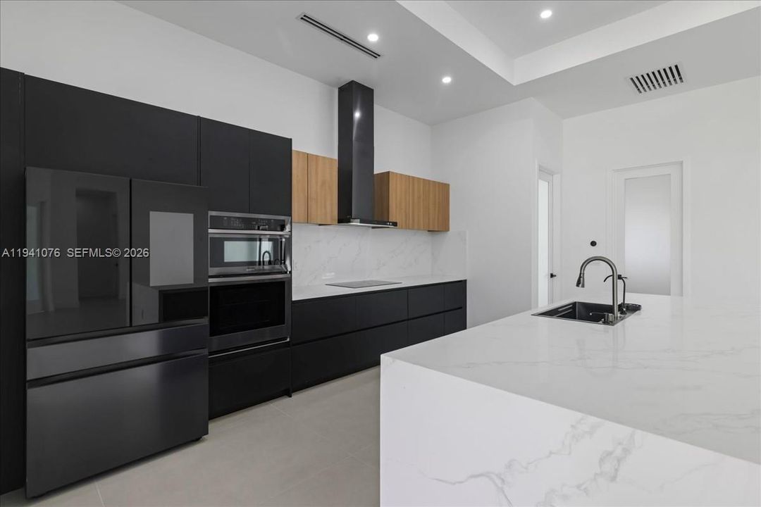 En Venta: $724,900 (3 camas, 3 baños, 2049 Pies cuadrados)