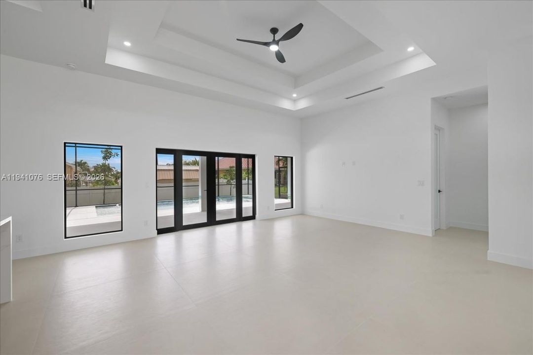 En Venta: $724,900 (3 camas, 3 baños, 2049 Pies cuadrados)