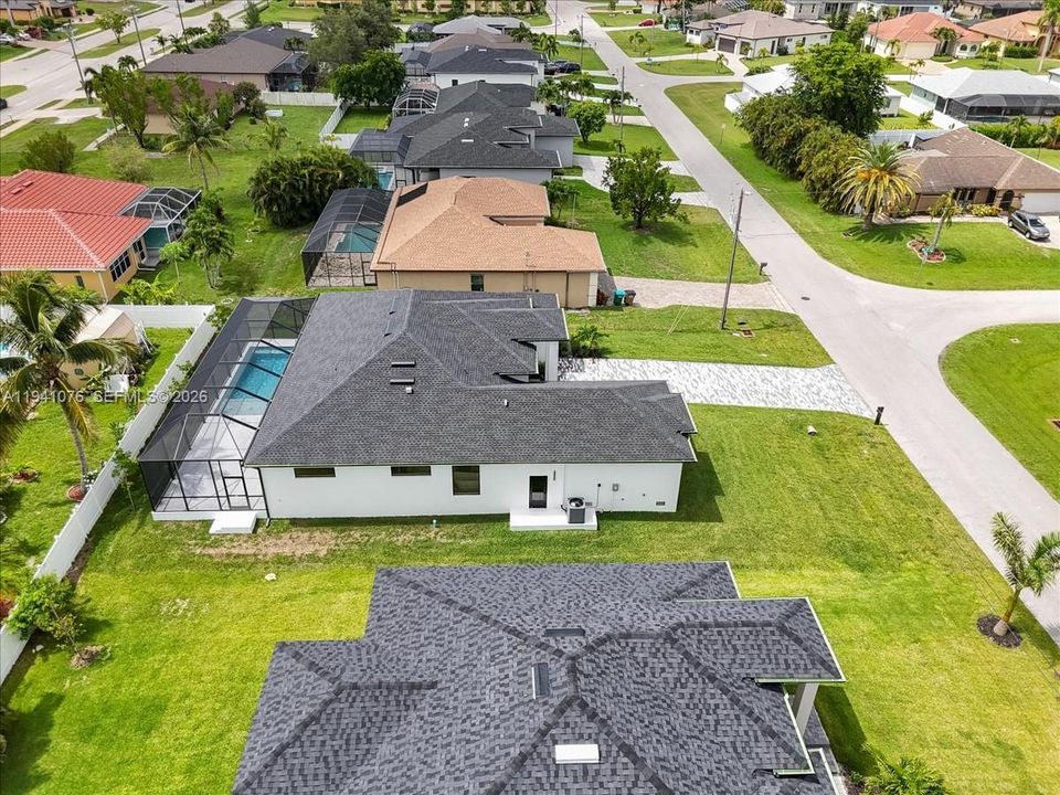 En Venta: $724,900 (3 camas, 3 baños, 2049 Pies cuadrados)