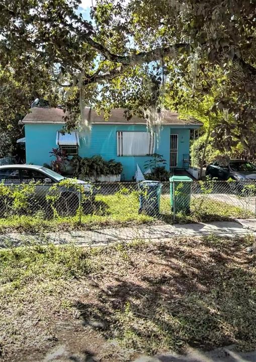 待售: $329,999 (2 贝兹, 1 浴室, 1282 平方英尺)