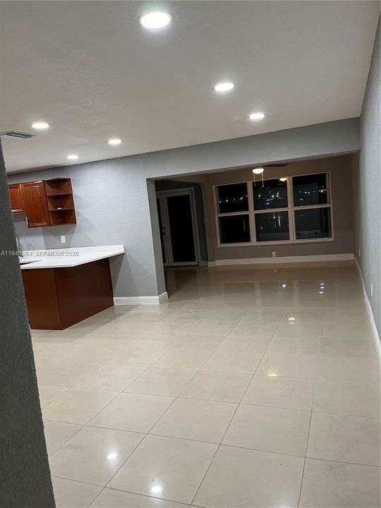 На продажу: $420,000 (2 спален, 1 ванн, 890 Квадратных фут)