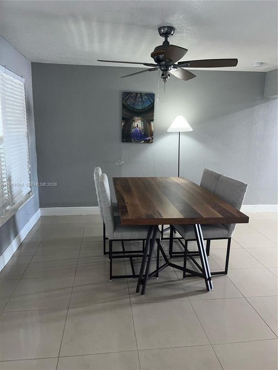 На продажу: $420,000 (2 спален, 1 ванн, 890 Квадратных фут)