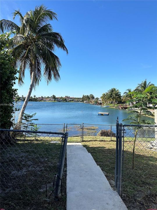 На продажу: $420,000 (2 спален, 1 ванн, 890 Квадратных фут)