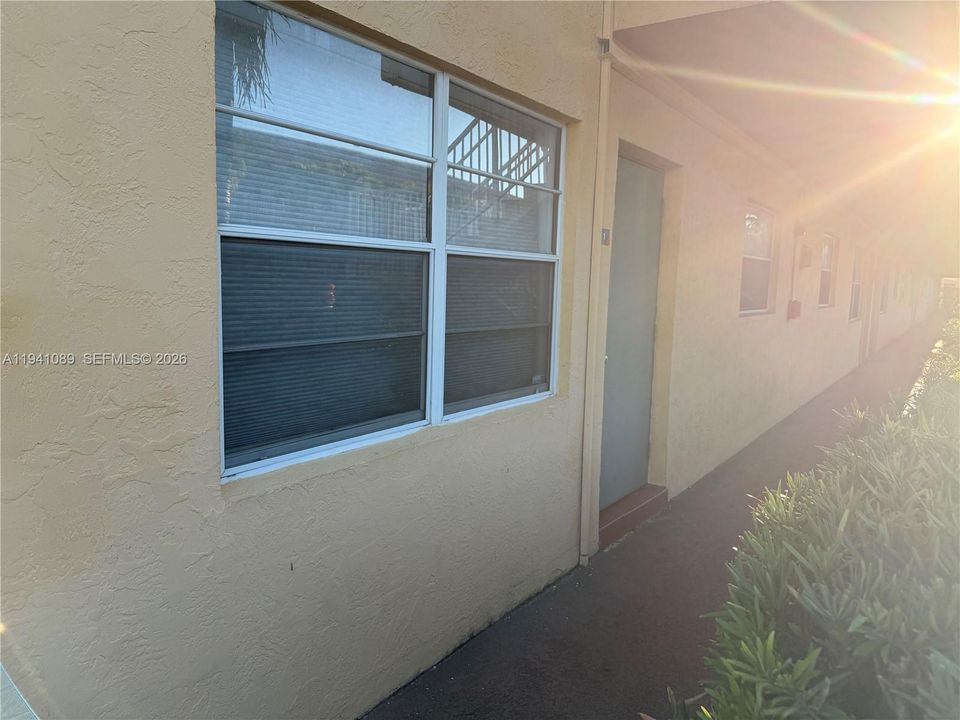 For Rent: $1,900 (2 beds, 1 baths, 650 Square Feet)