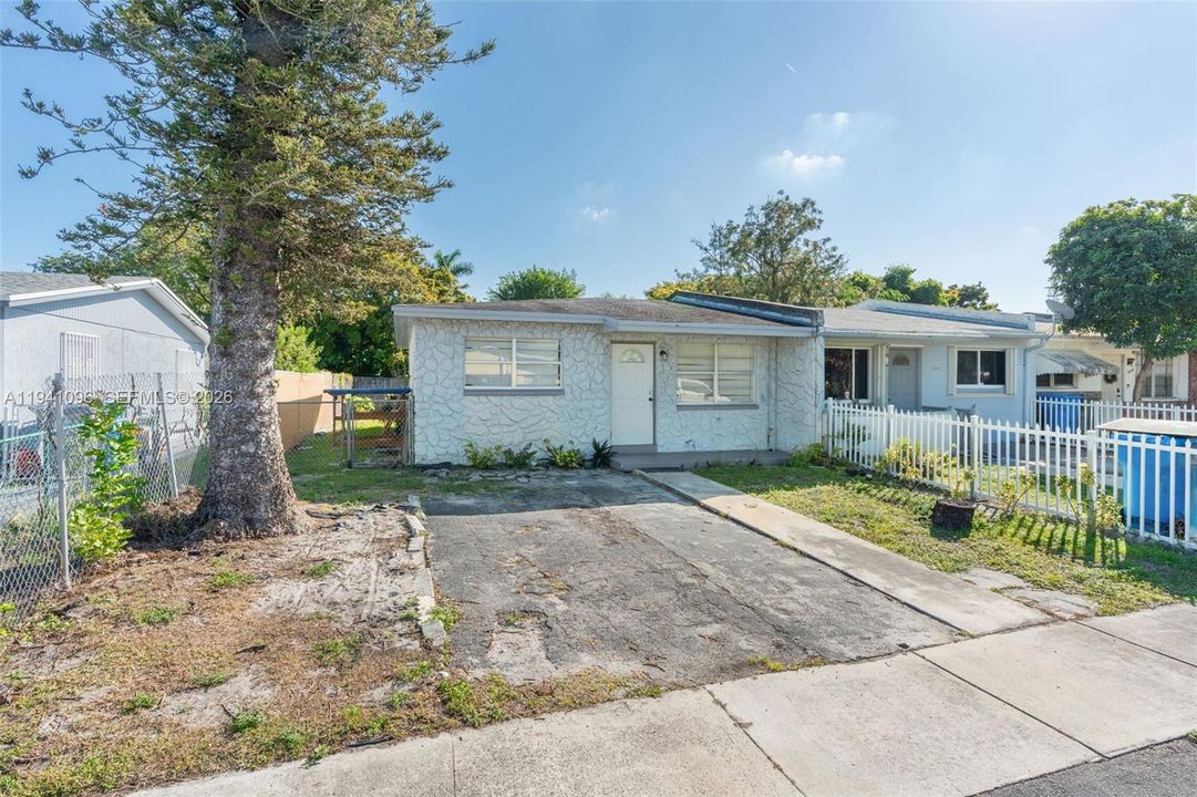 For Rent: $2,100 (2 beds, 1 baths, 800 Square Feet)