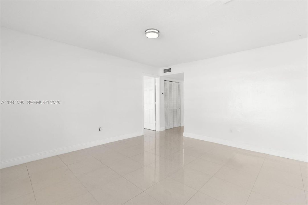 For Rent: $2,100 (2 beds, 1 baths, 800 Square Feet)