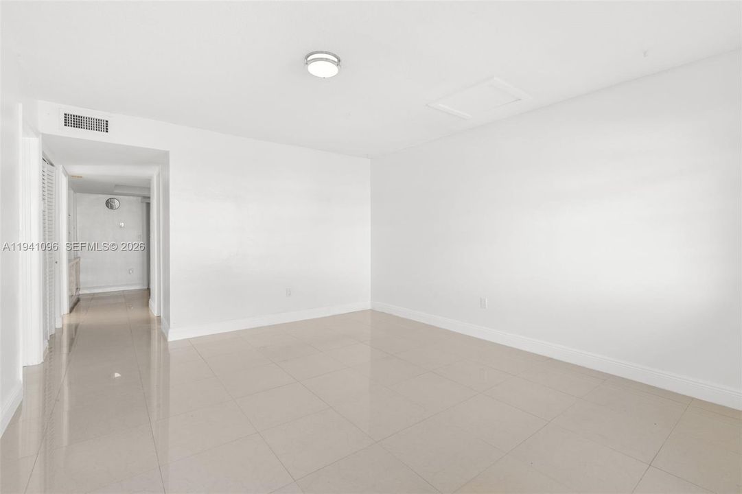 For Rent: $2,100 (2 beds, 1 baths, 800 Square Feet)