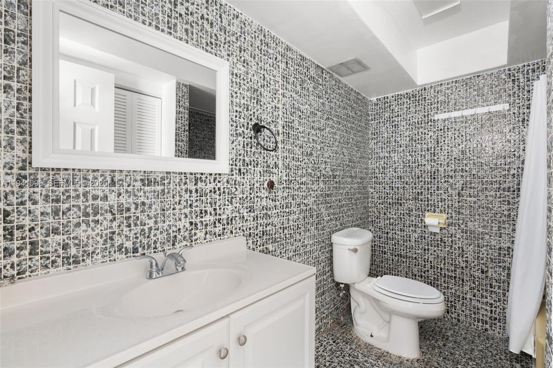 For Rent: $2,100 (2 beds, 1 baths, 800 Square Feet)