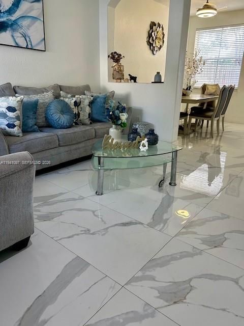 На продажу: $539,900 (3 спален, 2 ванн, 1650 Квадратных фут)