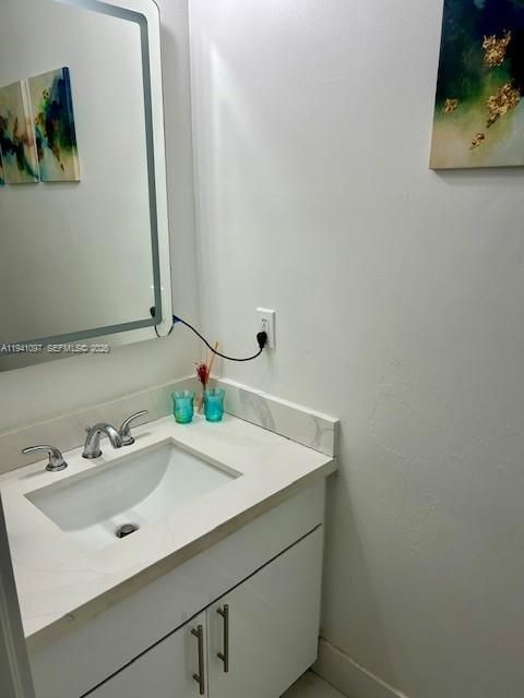 На продажу: $539,900 (3 спален, 2 ванн, 1650 Квадратных фут)