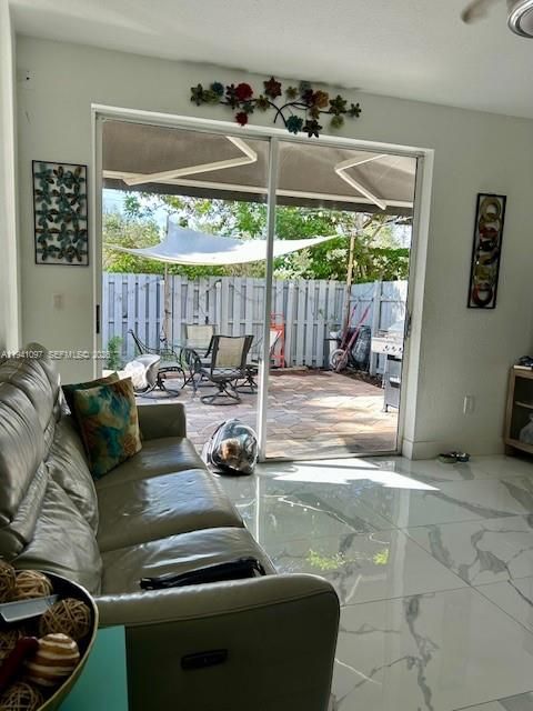 На продажу: $539,900 (3 спален, 2 ванн, 1650 Квадратных фут)