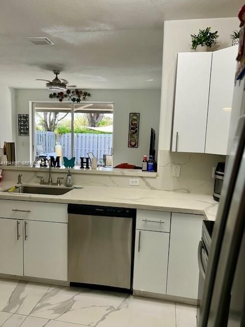 На продажу: $539,900 (3 спален, 2 ванн, 1650 Квадратных фут)