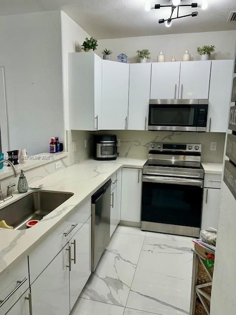 На продажу: $539,900 (3 спален, 2 ванн, 1650 Квадратных фут)