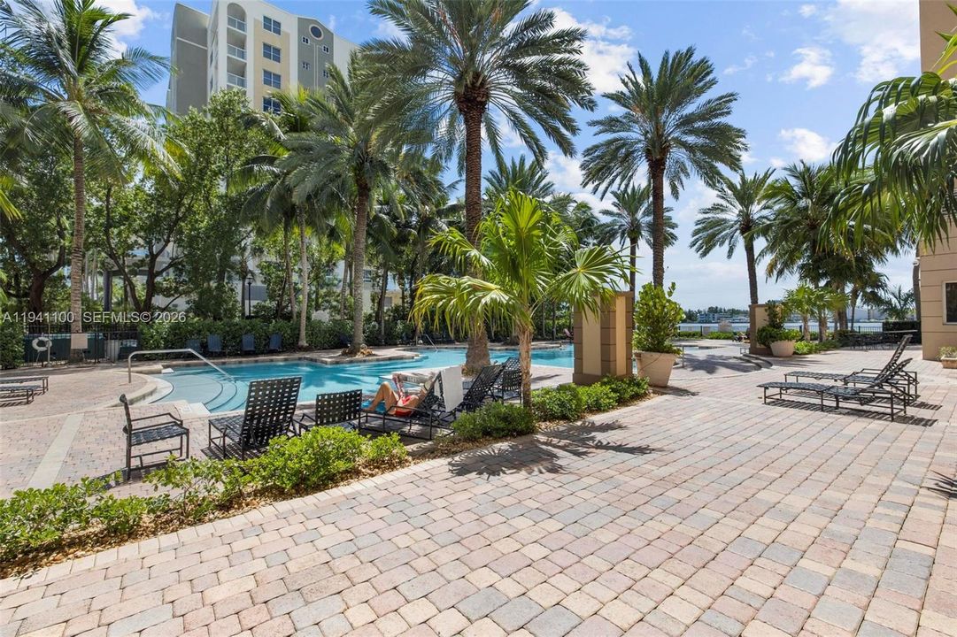 En Venta: $480,000 (2 camas, 2 baños, 934 Pies cuadrados)