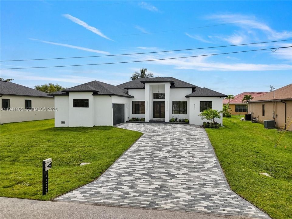 For Rent: $3,500 (3 beds, 3 baths, 2049 Square Feet)