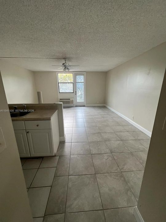 For Rent: $1,350 (0 beds, 1 baths, 468 Square Feet)