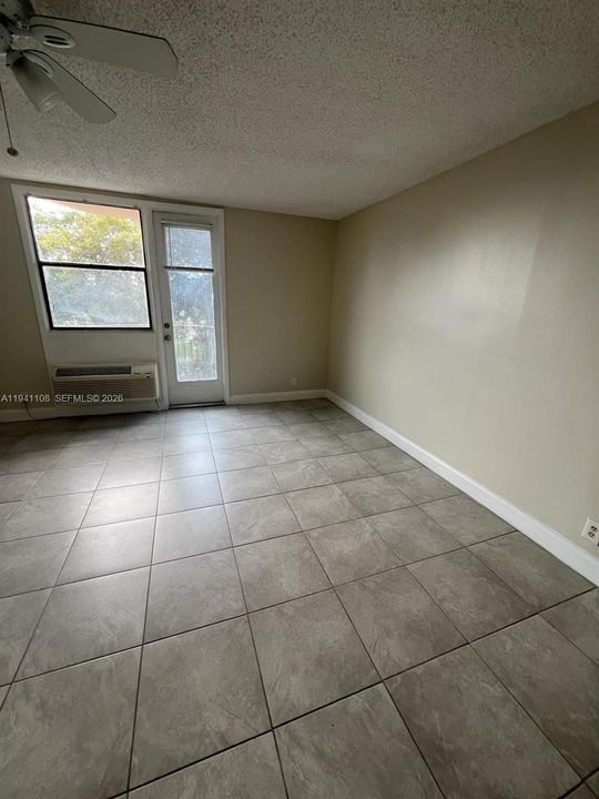 For Rent: $1,350 (0 beds, 1 baths, 468 Square Feet)