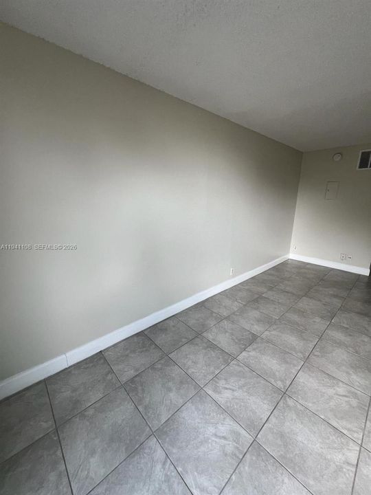 For Rent: $1,350 (0 beds, 1 baths, 468 Square Feet)