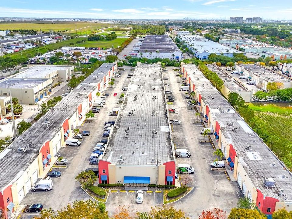 В аренду: $3,750 (0 спален, 0 ванн, 0 Квадратных фут)