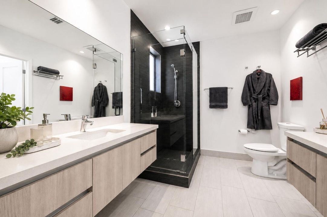 Master Bathroom_VS