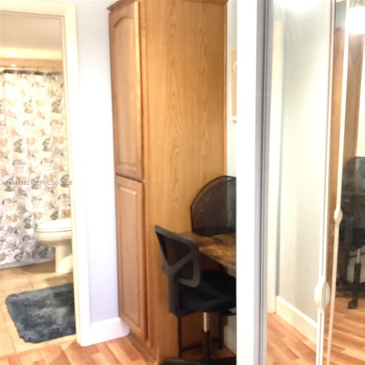 For Sale: $125,999 (1 beds, 1 baths, 800 Square Feet)