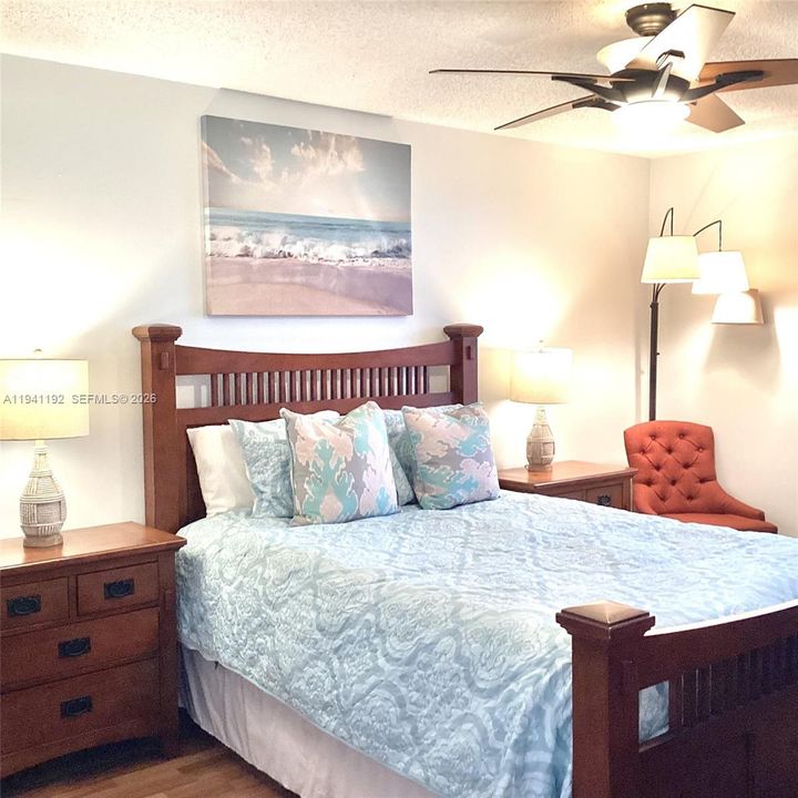 For Sale: $125,999 (1 beds, 1 baths, 800 Square Feet)