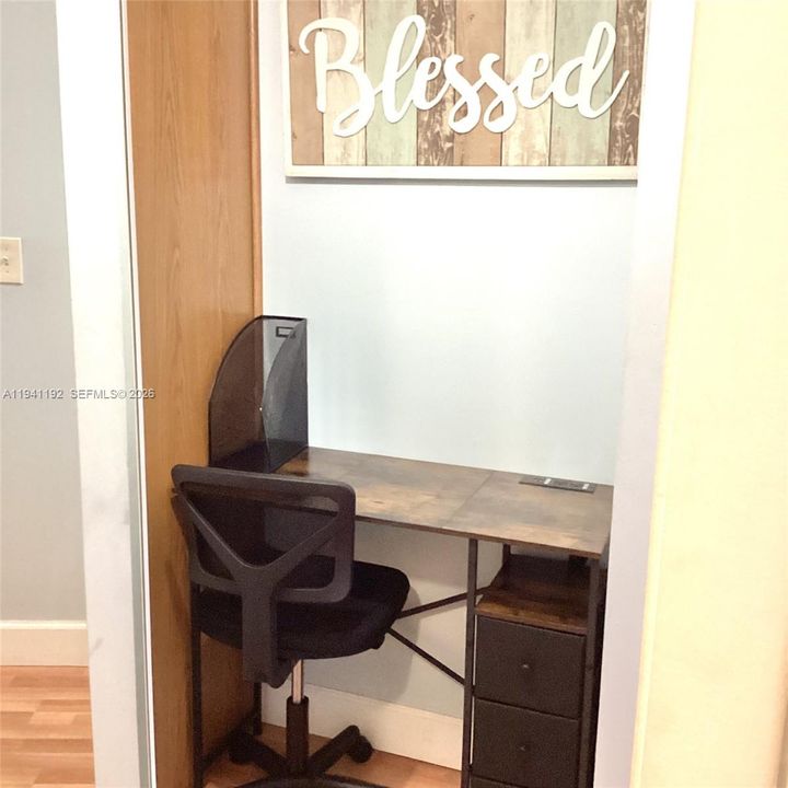 For Sale: $125,999 (1 beds, 1 baths, 800 Square Feet)