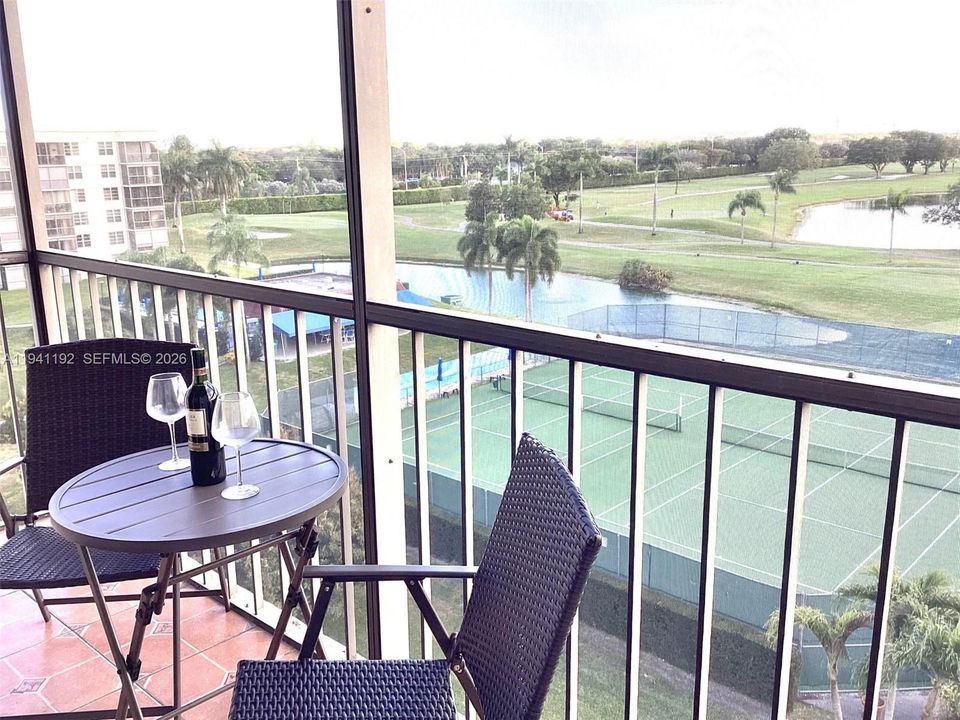For Sale: $125,999 (1 beds, 1 baths, 800 Square Feet)
