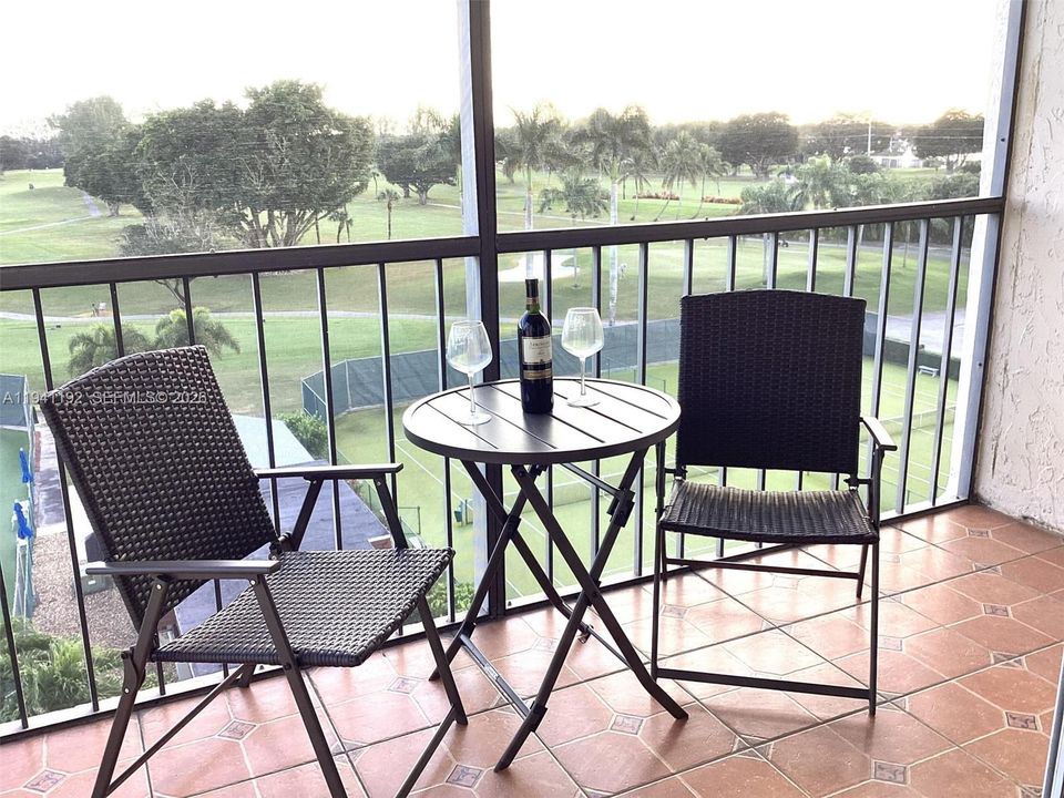 For Sale: $125,999 (1 beds, 1 baths, 800 Square Feet)