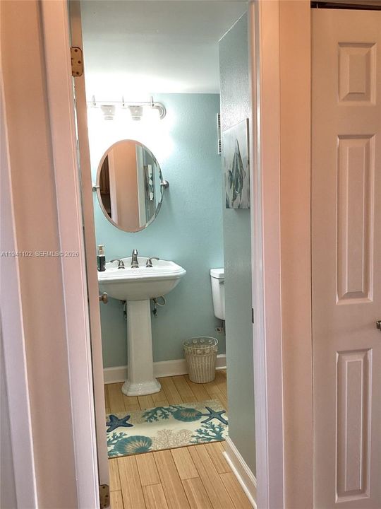 For Sale: $125,999 (1 beds, 1 baths, 800 Square Feet)