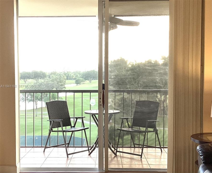For Sale: $125,999 (1 beds, 1 baths, 800 Square Feet)
