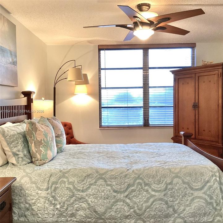 For Sale: $125,999 (1 beds, 1 baths, 800 Square Feet)