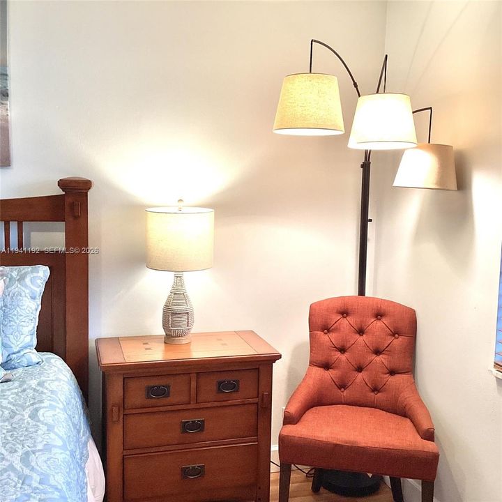 For Sale: $125,999 (1 beds, 1 baths, 800 Square Feet)