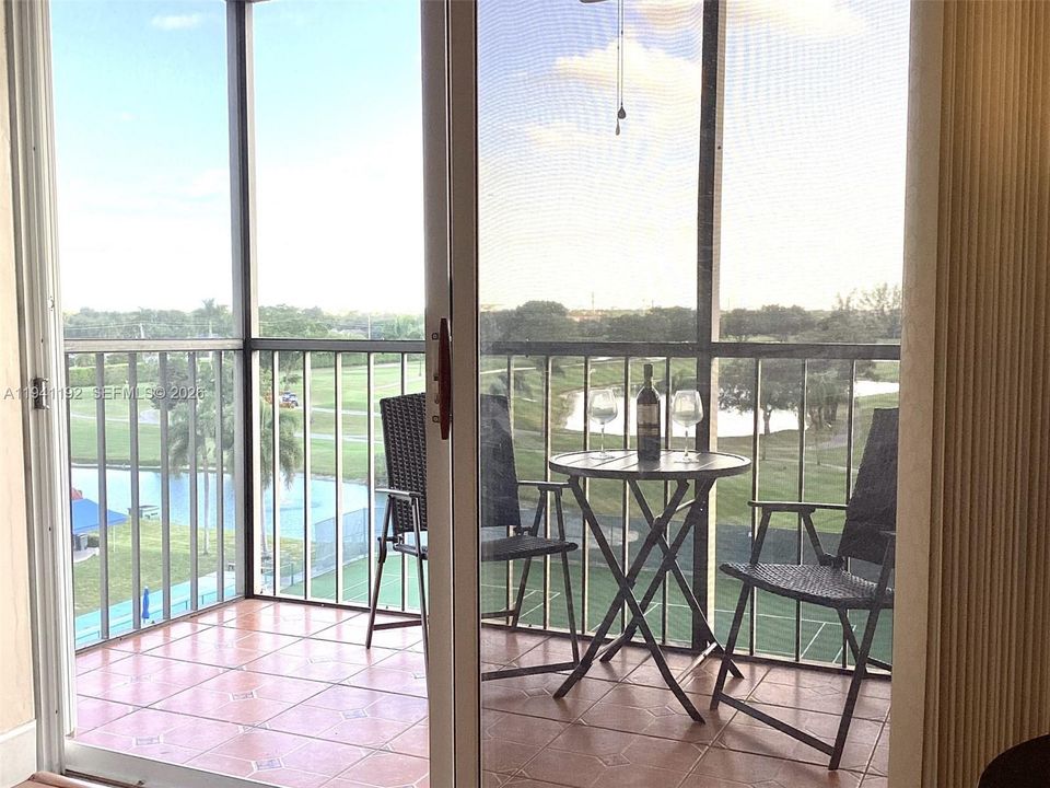 For Sale: $125,999 (1 beds, 1 baths, 800 Square Feet)