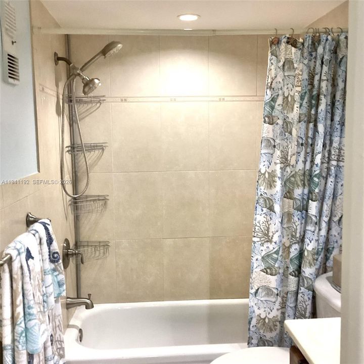 For Sale: $125,999 (1 beds, 1 baths, 800 Square Feet)