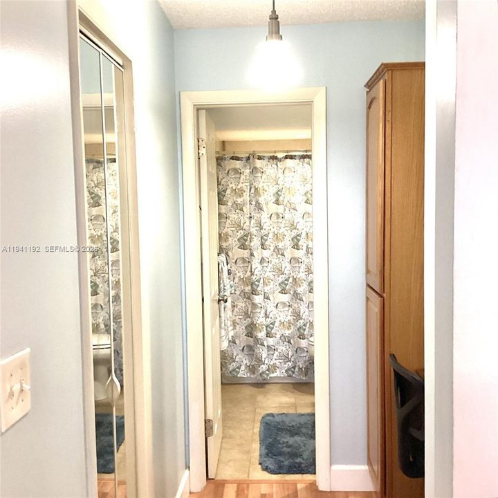 For Sale: $125,999 (1 beds, 1 baths, 800 Square Feet)