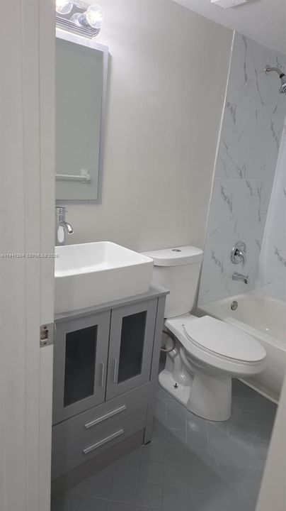 Под контрактом: $175,000 (2 спален, 2 ванн, 880 Квадратных фут)