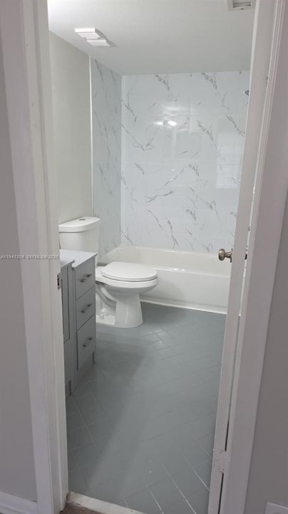 Под контрактом: $175,000 (2 спален, 2 ванн, 880 Квадратных фут)