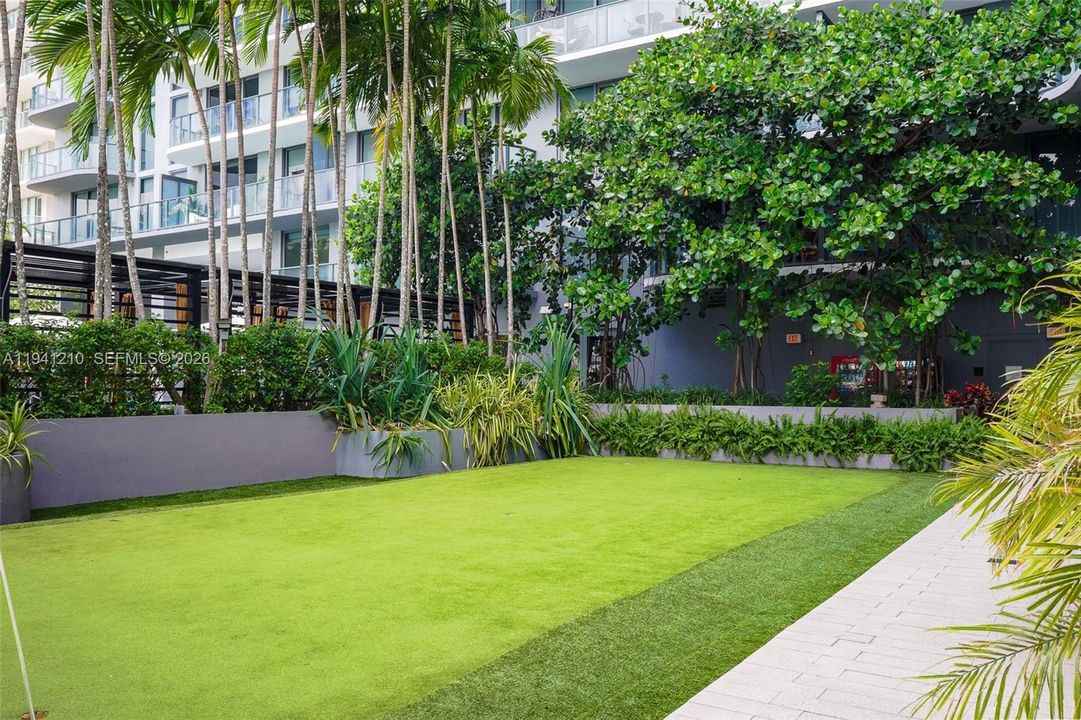 For Sale: $540,000 (1 beds, 1 baths, 612 Square Feet)