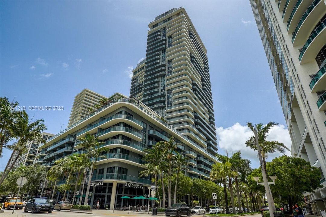 For Sale: $540,000 (1 beds, 1 baths, 612 Square Feet)