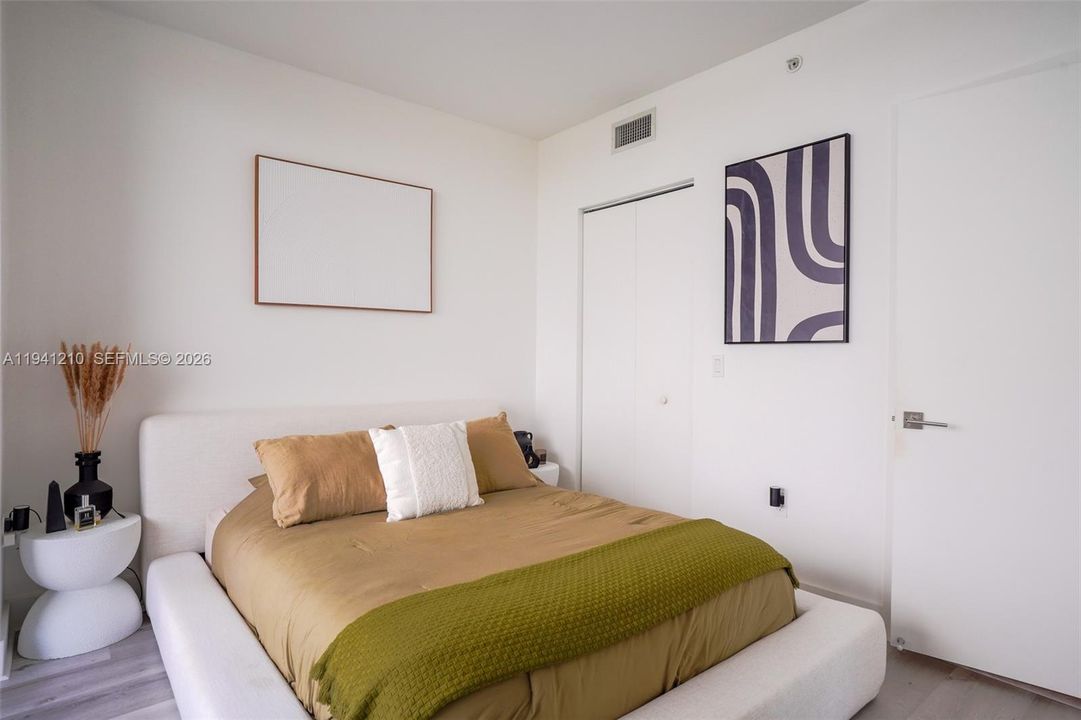 For Sale: $540,000 (1 beds, 1 baths, 612 Square Feet)
