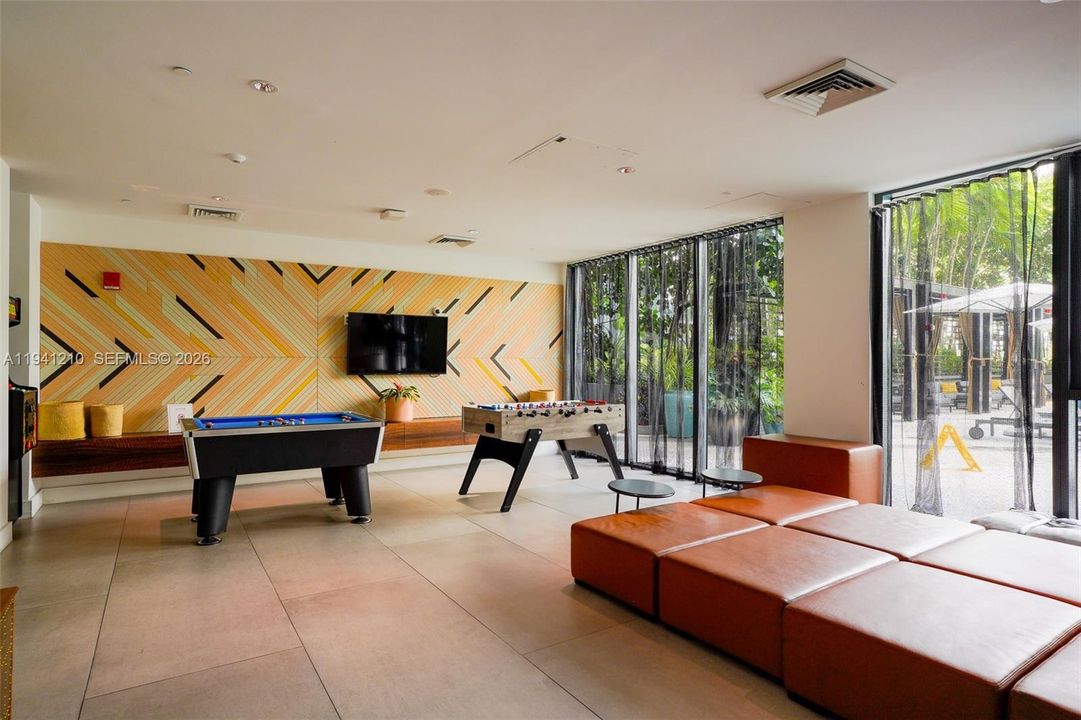 For Sale: $540,000 (1 beds, 1 baths, 612 Square Feet)