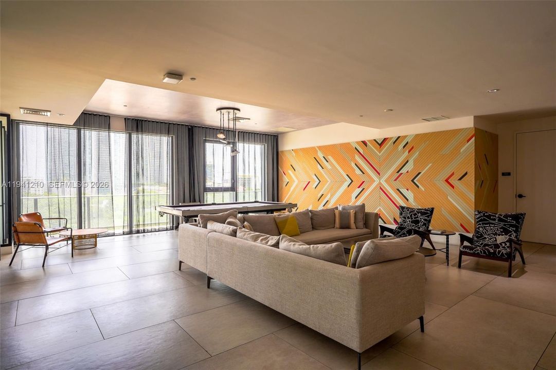 For Sale: $540,000 (1 beds, 1 baths, 612 Square Feet)